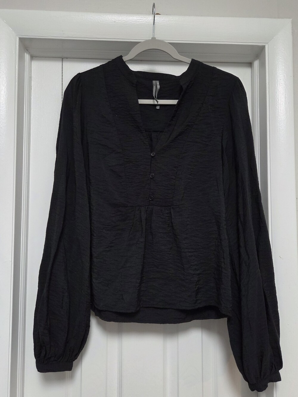 Anthropologie Black Crinkle Balloon Sleeve Peplum Blouse - M